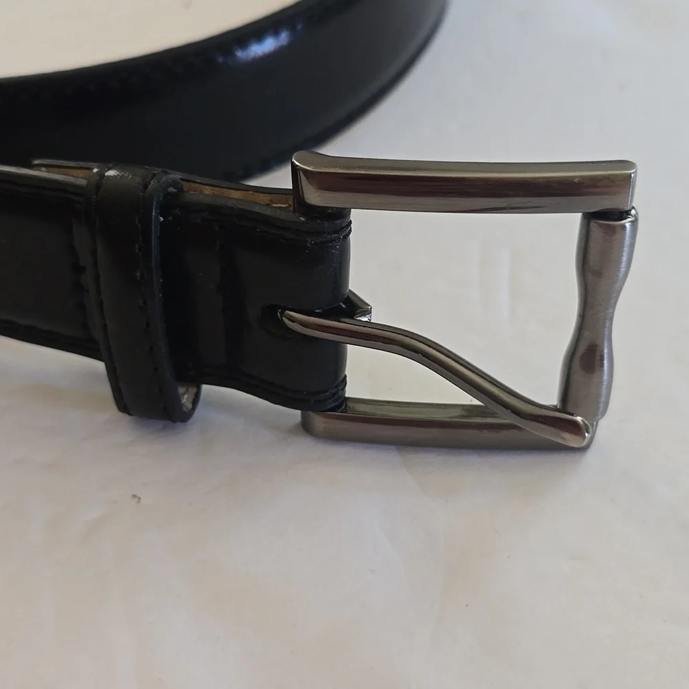 Mens Black leather Belt with Silver Buckle Sz.Medium